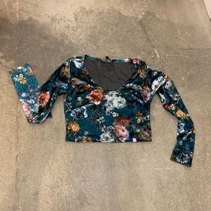 Lair de poule velvet dark Floral Long Sleeve Crop Top